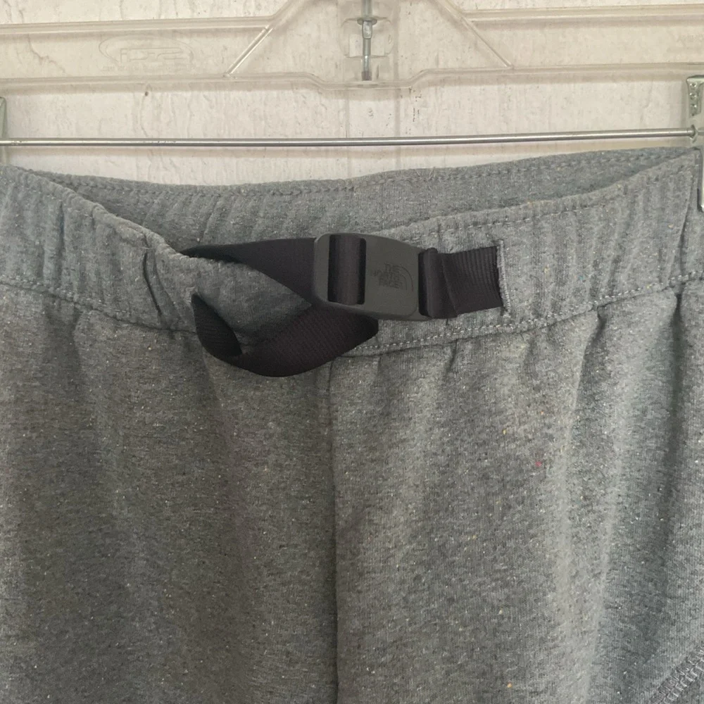 NWT The North Face men’s Athletic Gray ReGrind Shorts size medium